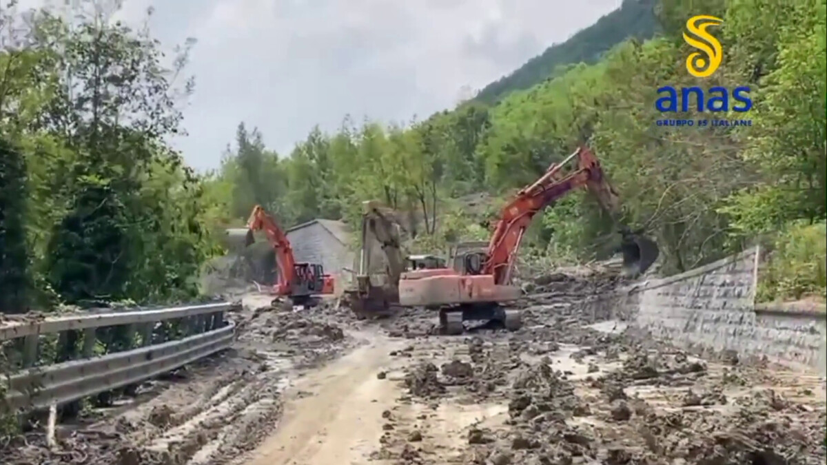 Alluvione In Emilia Romagna Frane E Allagamenti Sulle Strade La