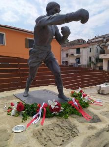 Rocky Marciano statua