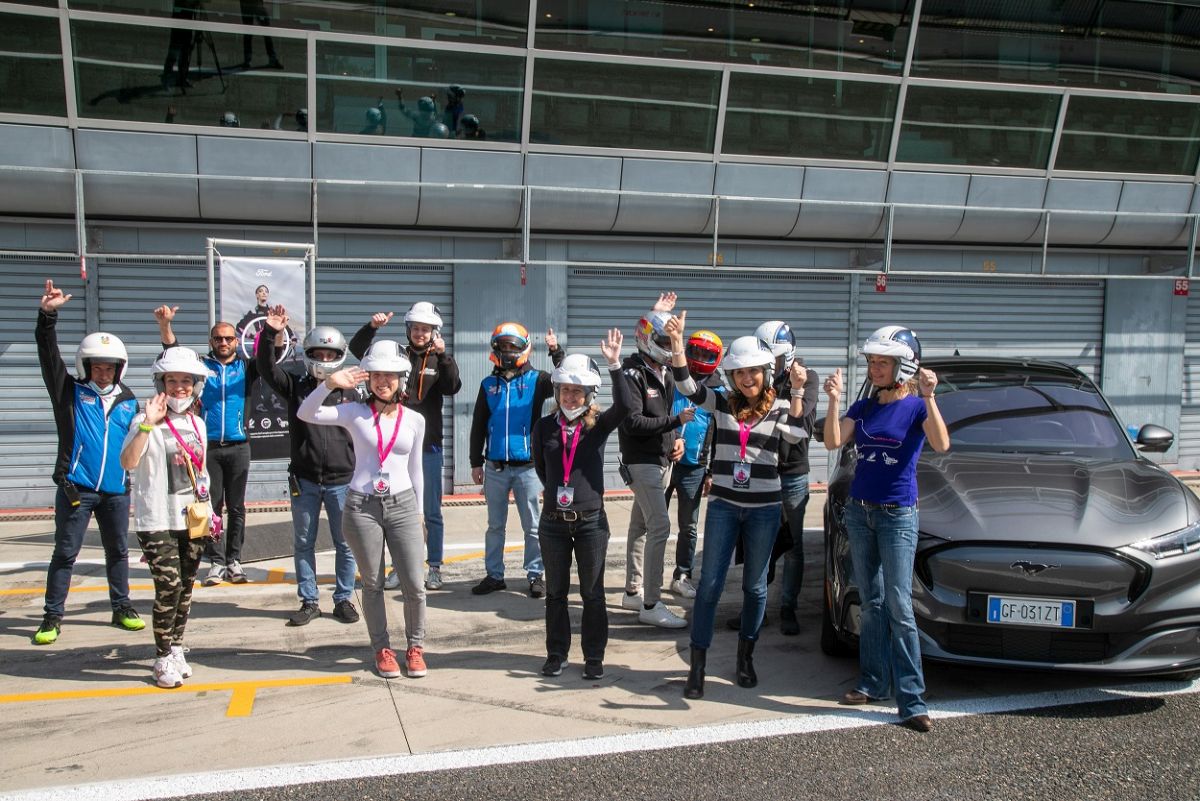 Ford W University, a Monza corsi di guida su pista riservati alle donne –  La Discussione