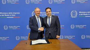 Adolfo Urso, Ministro MIMIT con Dimitrios Papastergiou, Ministro della Governance Digitale della Grecia
