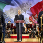 Il Presidente Sergio Mattarella rivolge il suo indirizzo di saluto in occasione del concerto eseguito dall’Orchestra del Teatro di San Carlo di Napoli, diretta dal Maestro Riccardo Frizza, in onore del Corpo Diplomatico accreditato presso lo Stato Italiano