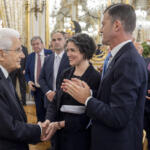 Il Presidente Sergio Mattarella con Maria Chiara Prodi, Segretaria Generale del Consiglio Generale degli Italiani all'Estero, e Giorgio Silli Sottosegretario di Stato agli Affari Esteri e alla Cooperazione Internazionale con delega per gli italiani nel mondo in occasione dell'incontro con il Consiglio Generale degli Italiani all'Estero