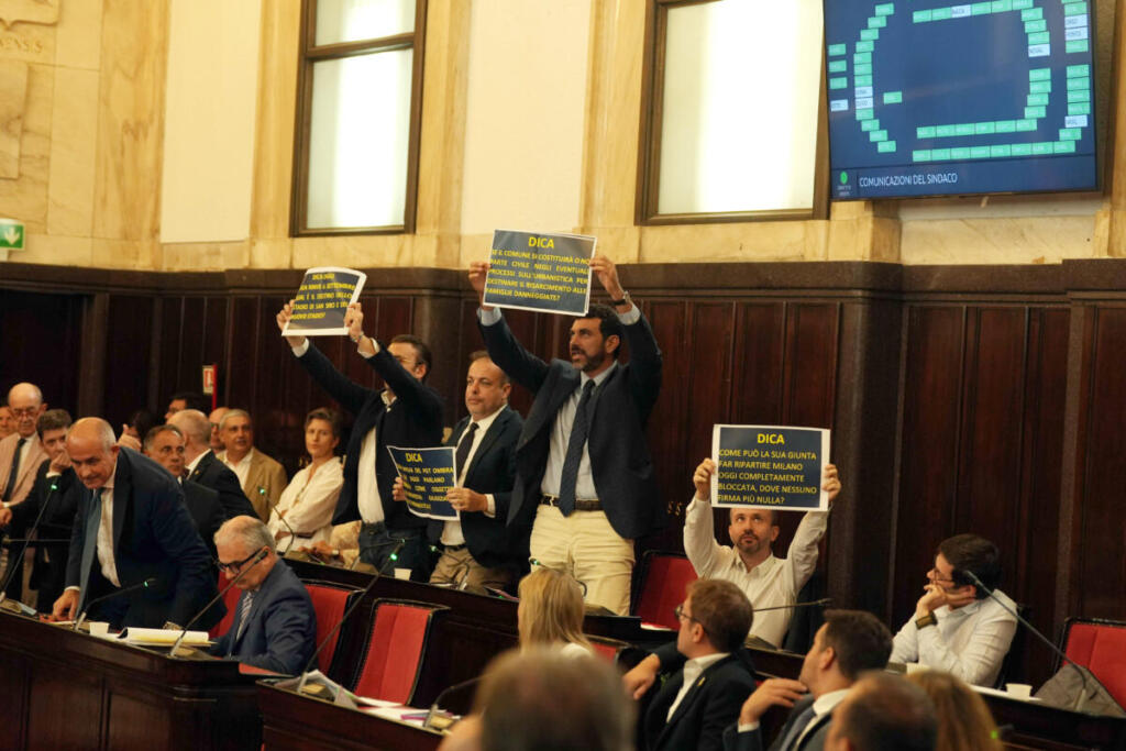 Le proteste dai banchi dell'opposizione