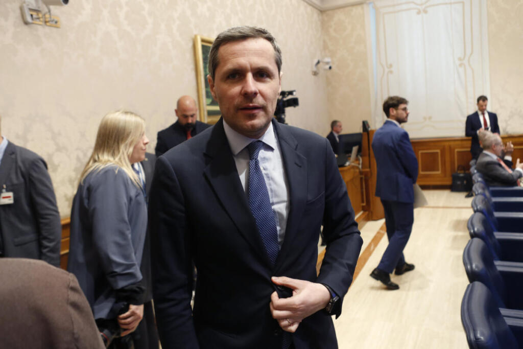 Matteo Perego di Cremnago, Sottosegretario alla Difesa