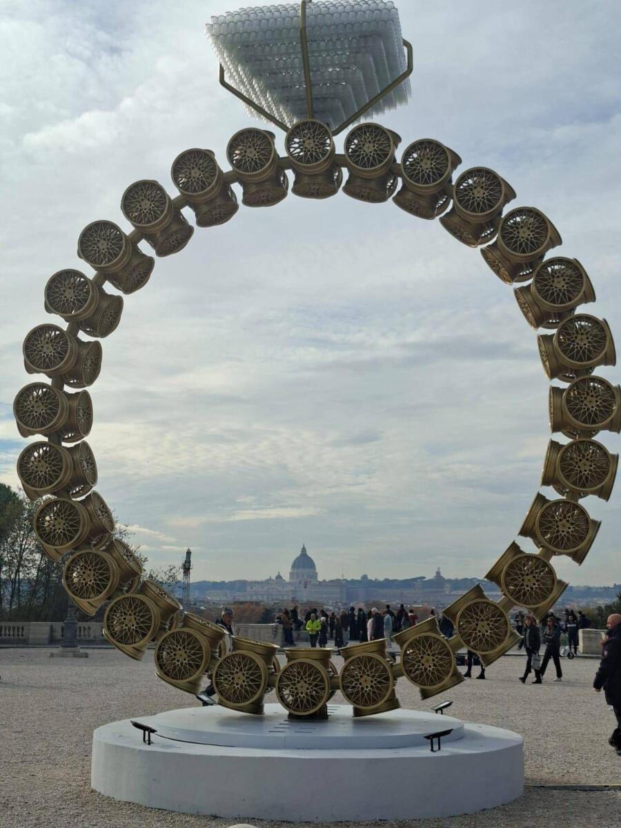Joana Vasconcelos, Solitàrio, installazione, Terrazza del Pincio, Roma, 2025