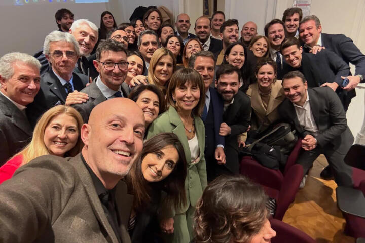 Matteo De Lise con la squadra di Insieme per la professione, sviluppo e trasparenza