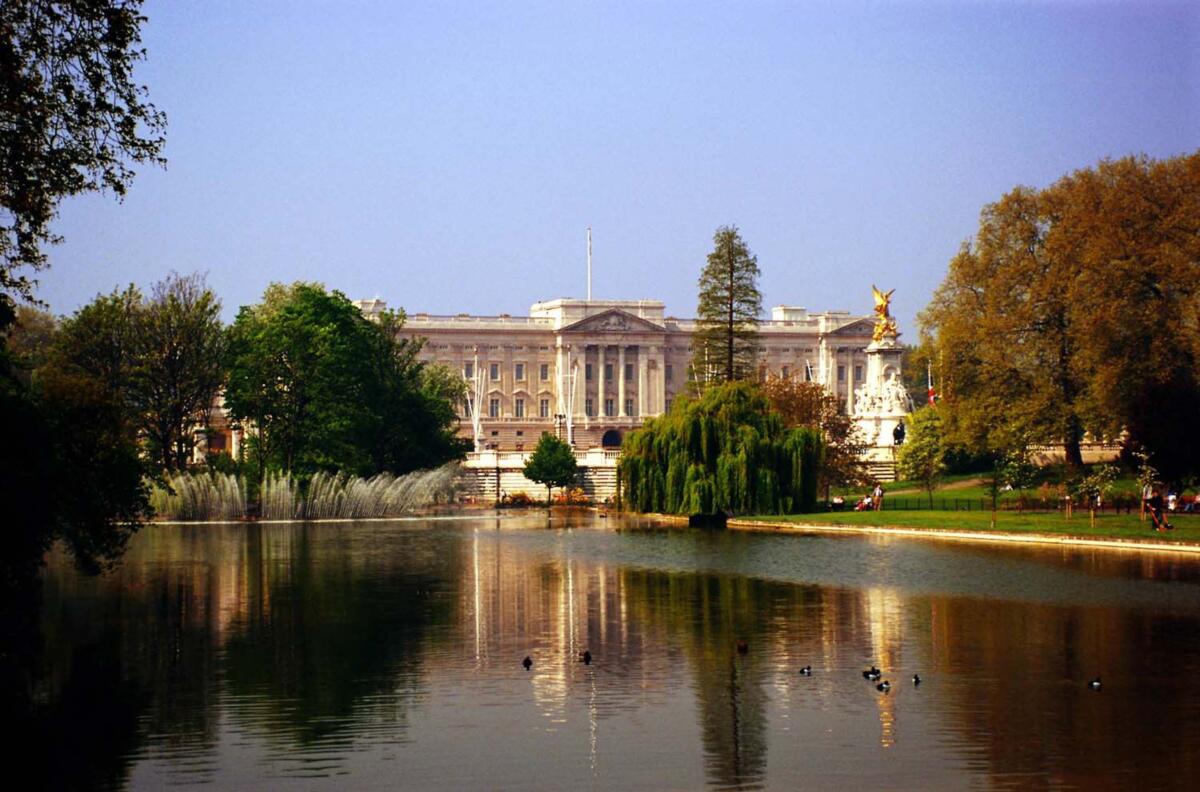 L’ex Principe Andrea arrestato per abuso d’ufficio: l’ombra Epstein riapre la crisi della Corona