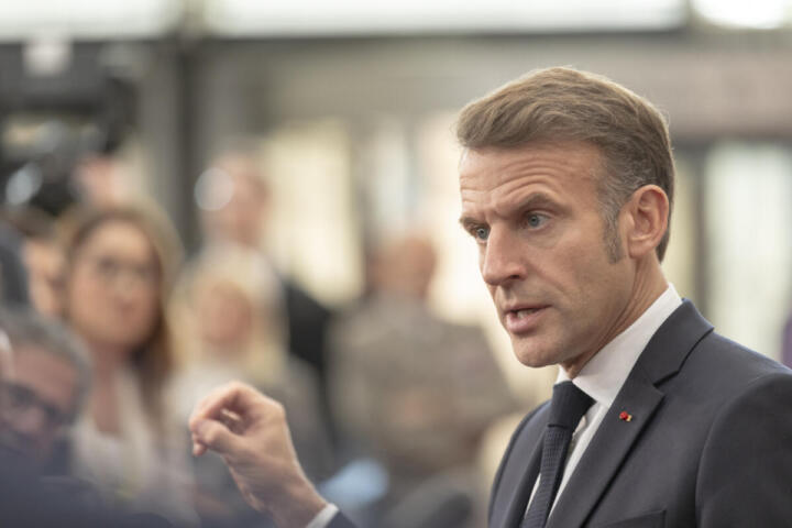 Macron alza la voce: “La Francia non può scivolare nell’odio politico”