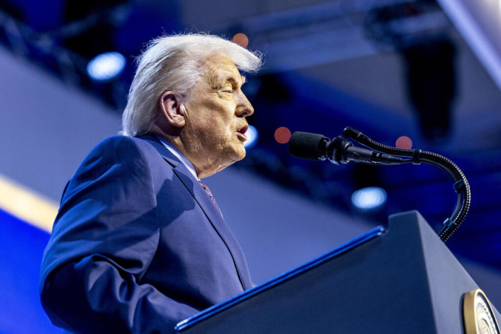 Trump alza i dazi globali al 15%: "Decisione legale, l’America non sarà più derubata"