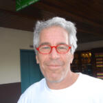 Arresto Andrea Windsor: nuove perquisizioni e indagine su legami con Epstein