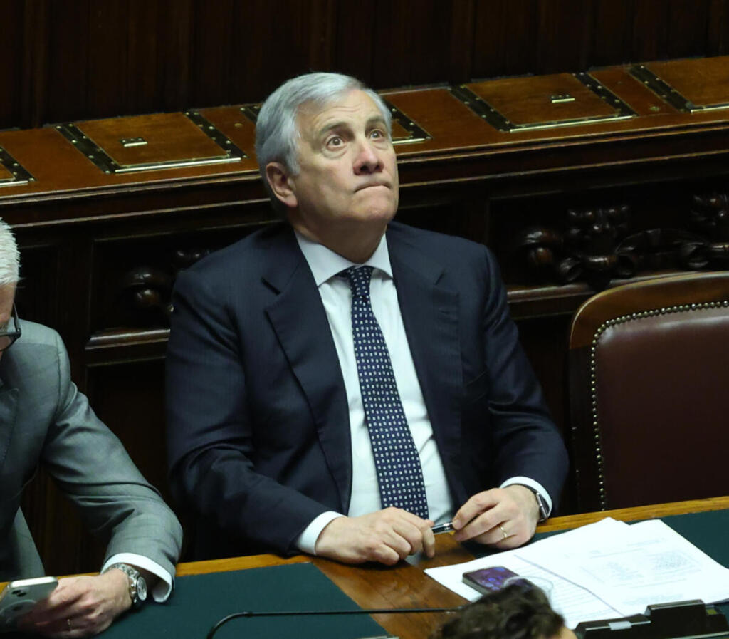 Dazi Usa, scontro politico: Schlein attacca il Governo, Tajani preoccupato dal cambio euro-dollaro