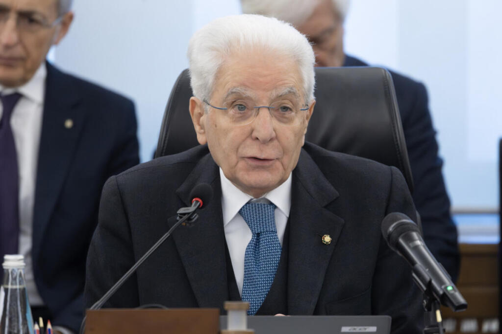 Mattarella: “I Vigili del fuoco patrimonio della Nazione”. E scoppia il caso Mogol