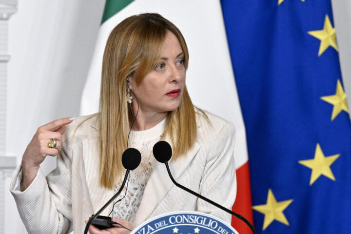 Meloni: “L’IA va governata, l’uomo resti al centro”