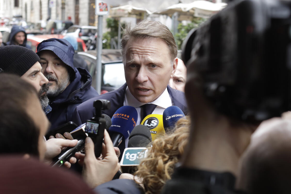 Lollobrigida: “Il vino non è in crisi, ma la crescita rallenta"