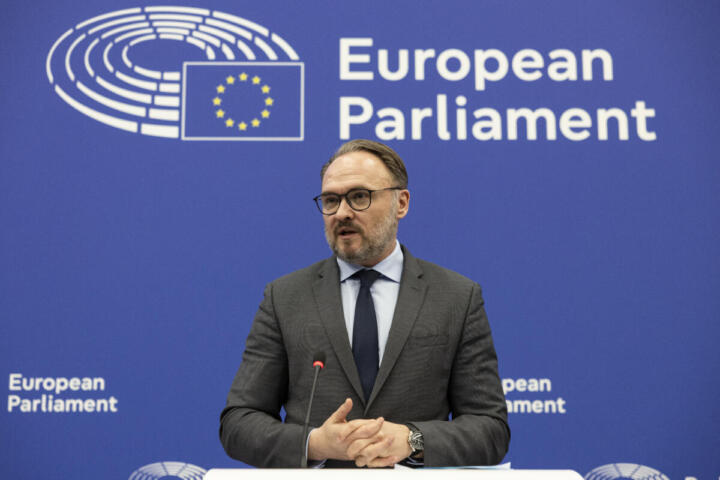 Sanzioni Russia Ue, Bruxelles conferma la linea dura sull’energia