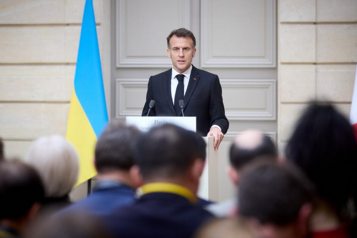 Petrolio russo, gli Usa allentano le sanzioni. Macron avverte: “La guerra in Iran non vi offrirà una tregua”