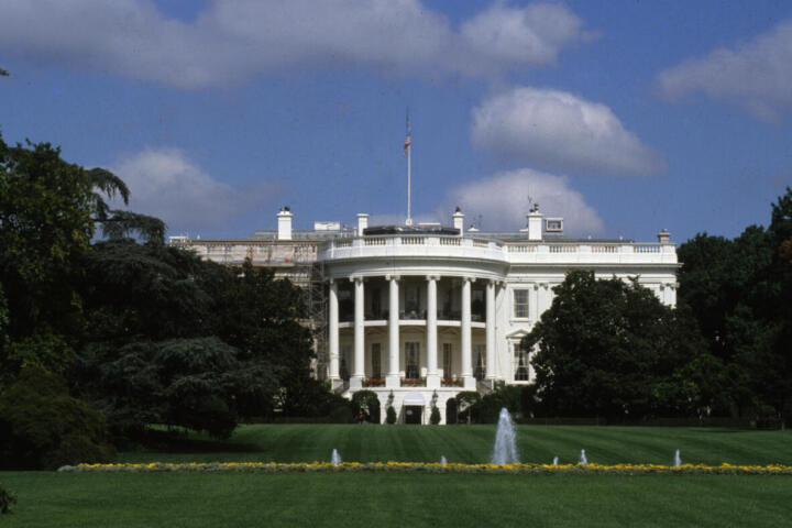 Valanga di critiche blocca il voto sulla sala da ballo voluta da Trump