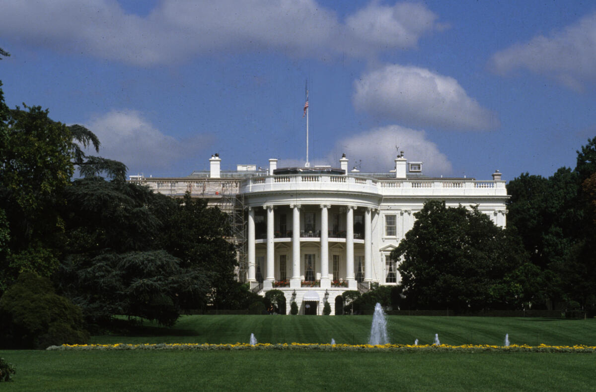 Valanga di critiche blocca il voto sulla sala da ballo voluta da Trump