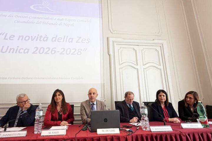 Nella foto da sinistra Iannotti Pecci, Nasti, De Lise, Bonavitacola Riccio e Gagliardi