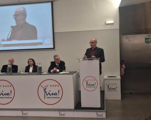 Gianfranco Rotondi interviene al termine dell'Assemblea degli Esterni della Dc