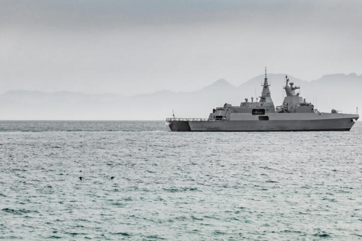 Navi militari generiche in mare