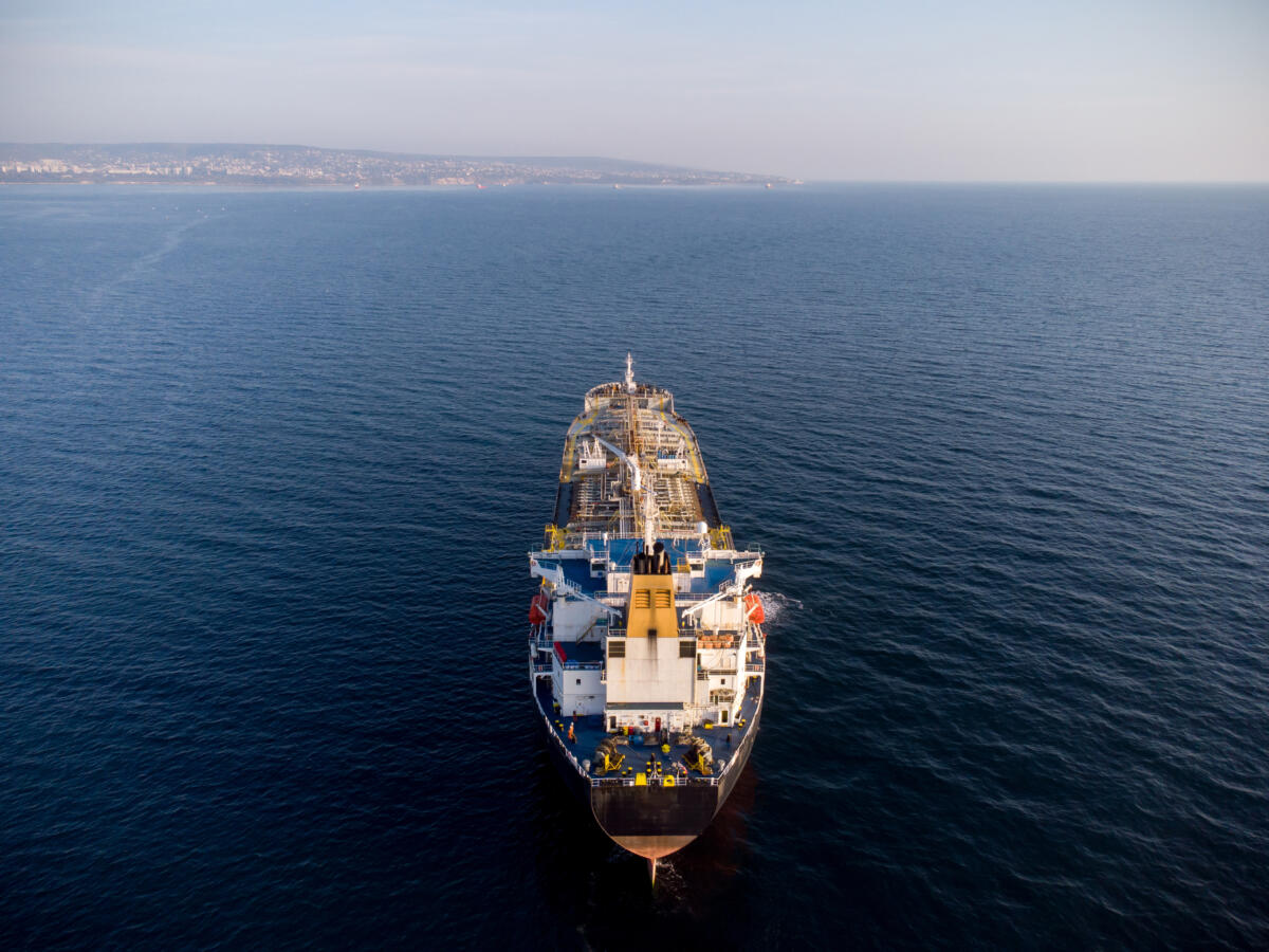 Metaniera russa alla deriva nel Canale di Sicilia, il Wwf lancia l’allarme: rischio disastro ambientale