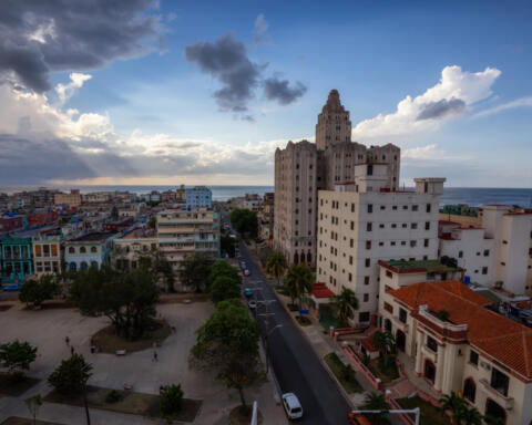 Cuba al buio: secondo blackout nazionale in una settimana, il sistema elettrico al collasso