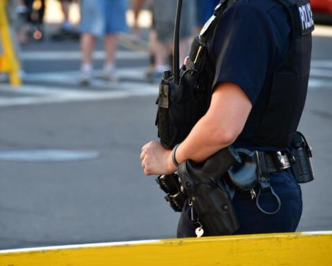 L’ordigno innescato durante la protesta alla Gracie Mansion era un esplosivo improvvisato. Lo afferma la polizia di New York