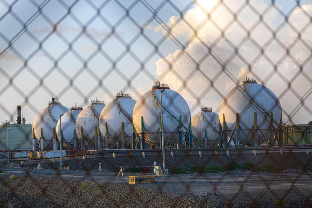 Atene accelera sul GNL, ambizioni da nuovo snodo energetico europeo