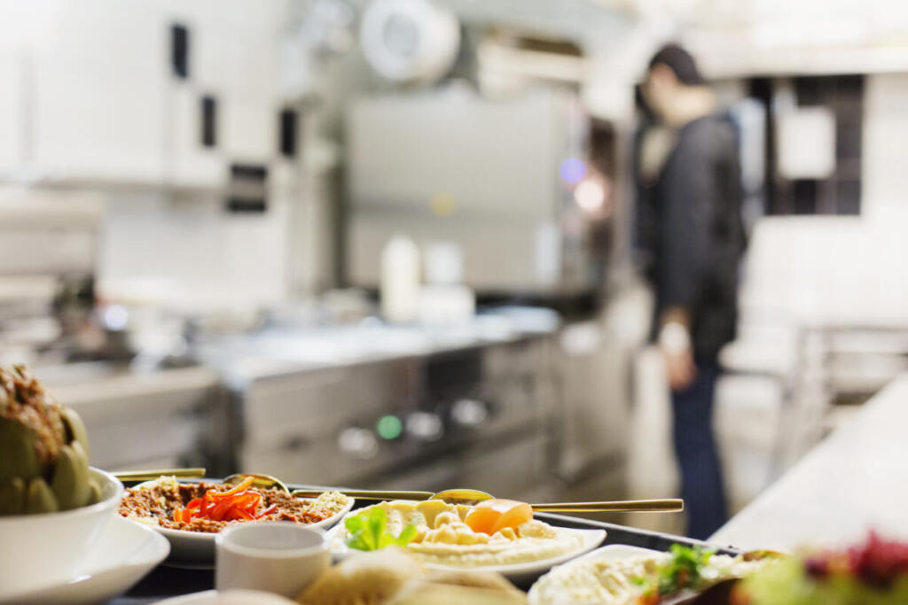 Made in Italy a tavola, doppia sfida: contraffazioni e mancanza di personale