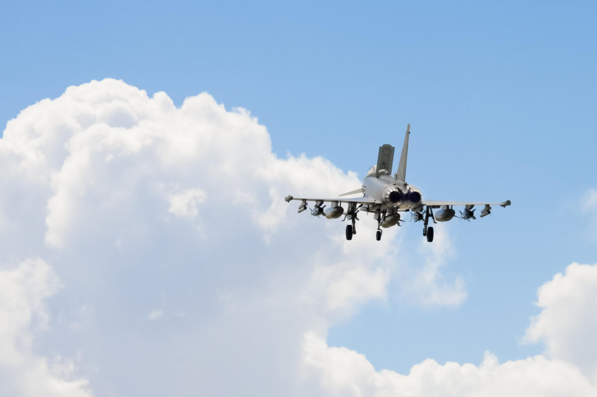 Il Regno Unito invierà altri quattro jet Typhoon in Qatar. Arriva la conferma di Starmer