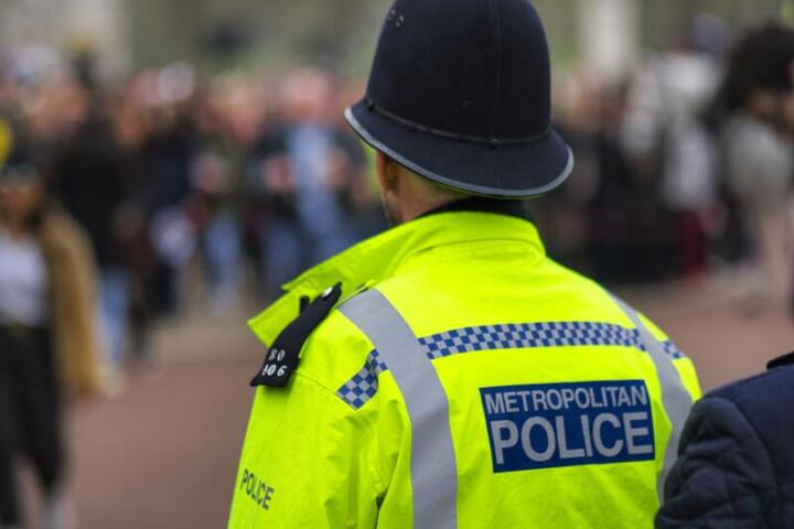 Tensione nel Regno Unito: arrestati un iraniano e una seconda persona dopo il tentato ingresso in una base navale