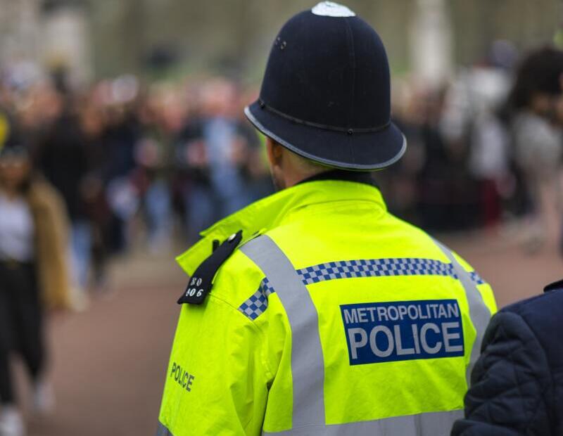 Tensione nel Regno Unito: arrestati un iraniano e una seconda persona dopo il tentato ingresso in una base navale