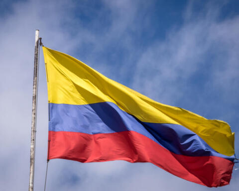 Tragedia nei cieli colombiani: precipita un aereo militare con decine di soldati a bordo