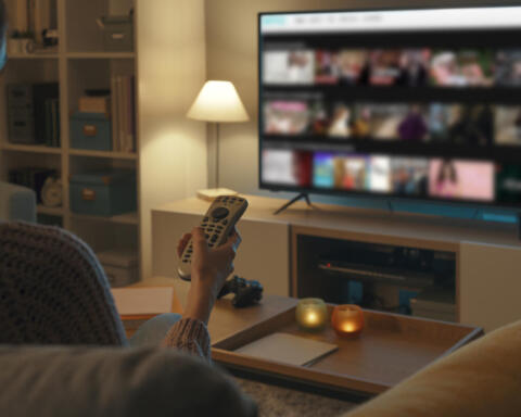 Gli svizzeri respingono il piano democratico-liberale di tagliare il canone per l’emittente pubblica