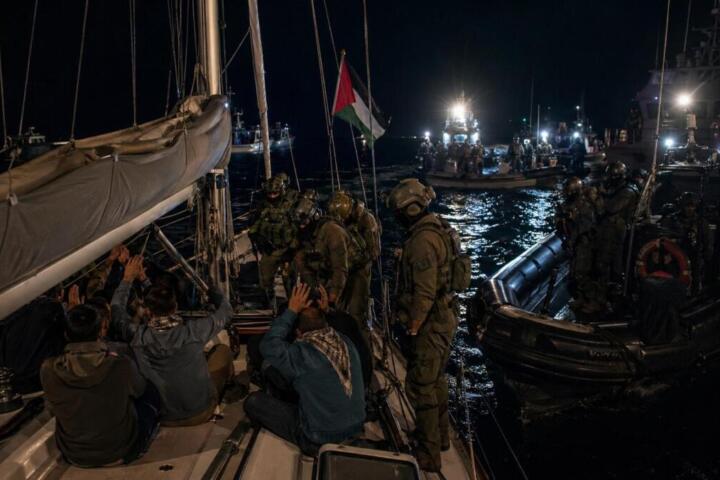 Flottiglia per Gaza fermata da Israele: 175 attivisti bloccati