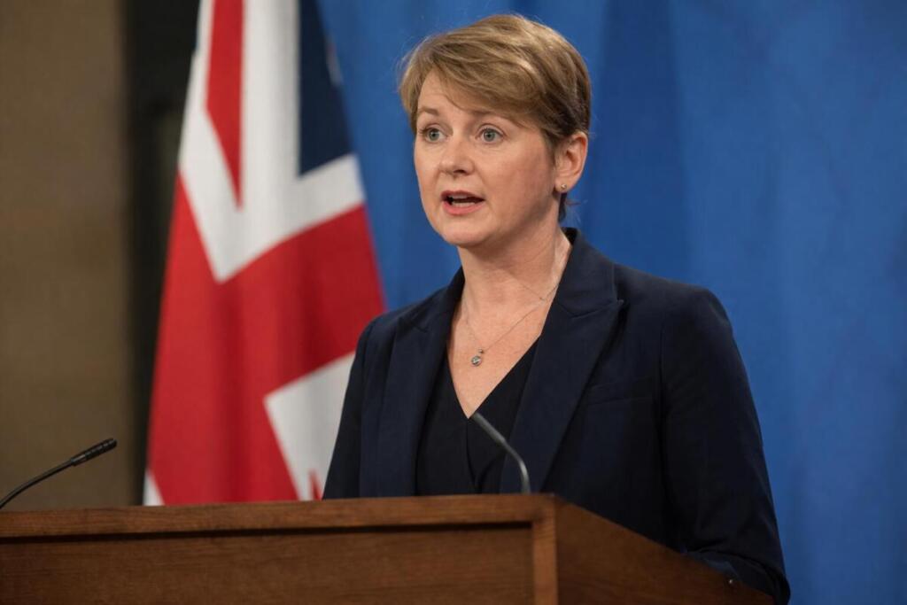 Ministro degli esteri britannico invoca la riapertura totale dello Stretto di Hormuz