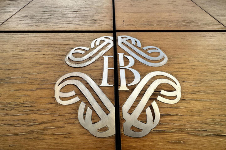 Bankitalia taglia le stime: crescita allo 0,5%, inflazione in salita