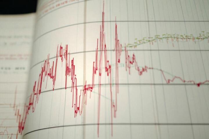 Terrore nel Mar delle Molucche: un morto e danni diffusi dopo il sisma in Indonesia