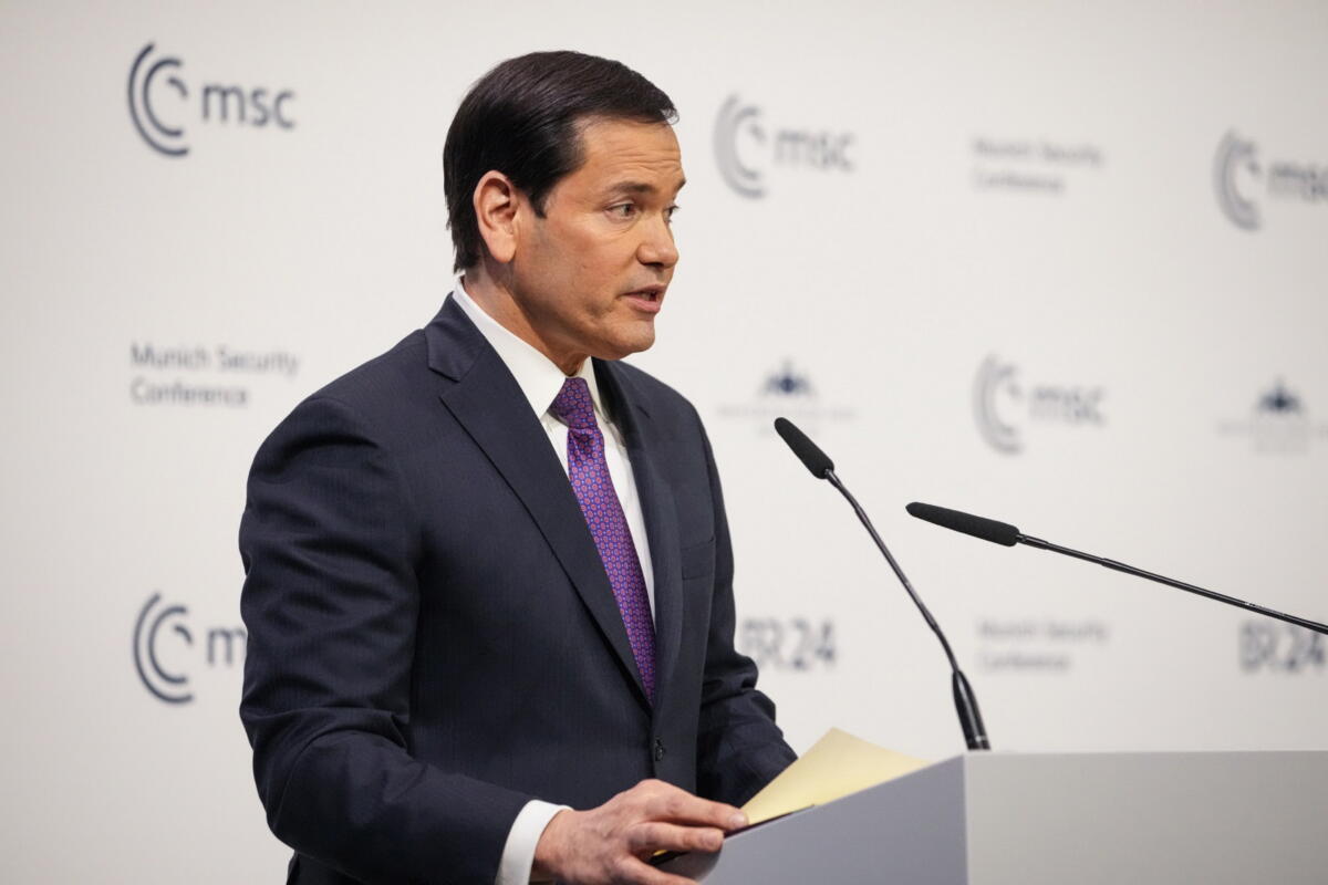 Rubio stringe la linea dura: revocate le carte verdi ai cittadini con legami al regime iraniano