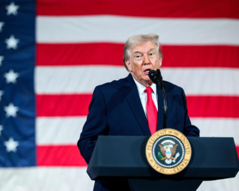 Trump: “Teheran vuole la tregua”, ma l’Iran nega. E attacca la Nato