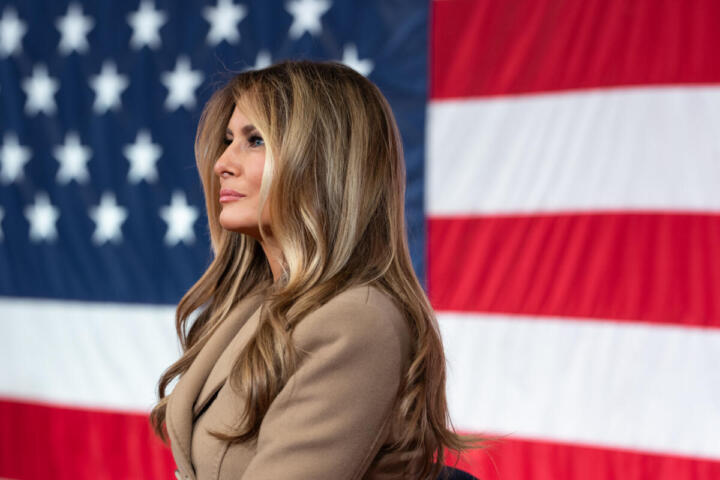 Melania Trump respinge le “bugie” su Epstein: “Mai avuto legami con lui”