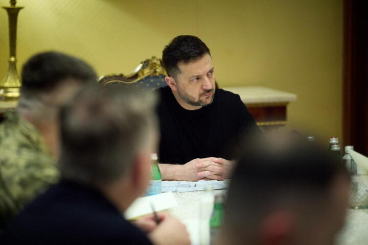 Zelensky rilancia: “Cessate il fuoco subito, pronti a reagire se la Russia fermerà gli attacchi”