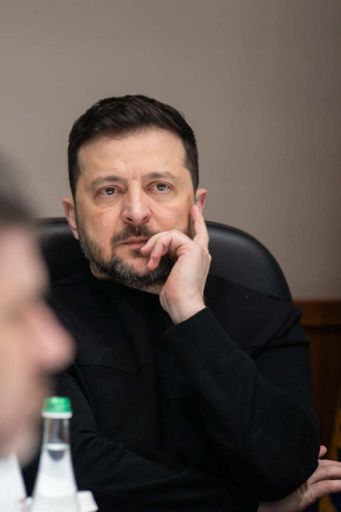 Ucraina, raid russo su mercato a Nikopol: 5 morti. Erdogan a Zelensky: “Istanbul pronta a mediare”