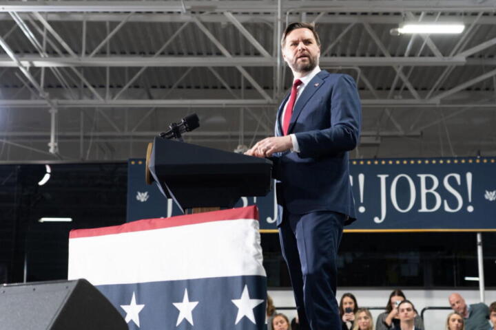 JD Vance a Budapest per sostenere la campagna elettorale di Viktor Orbán