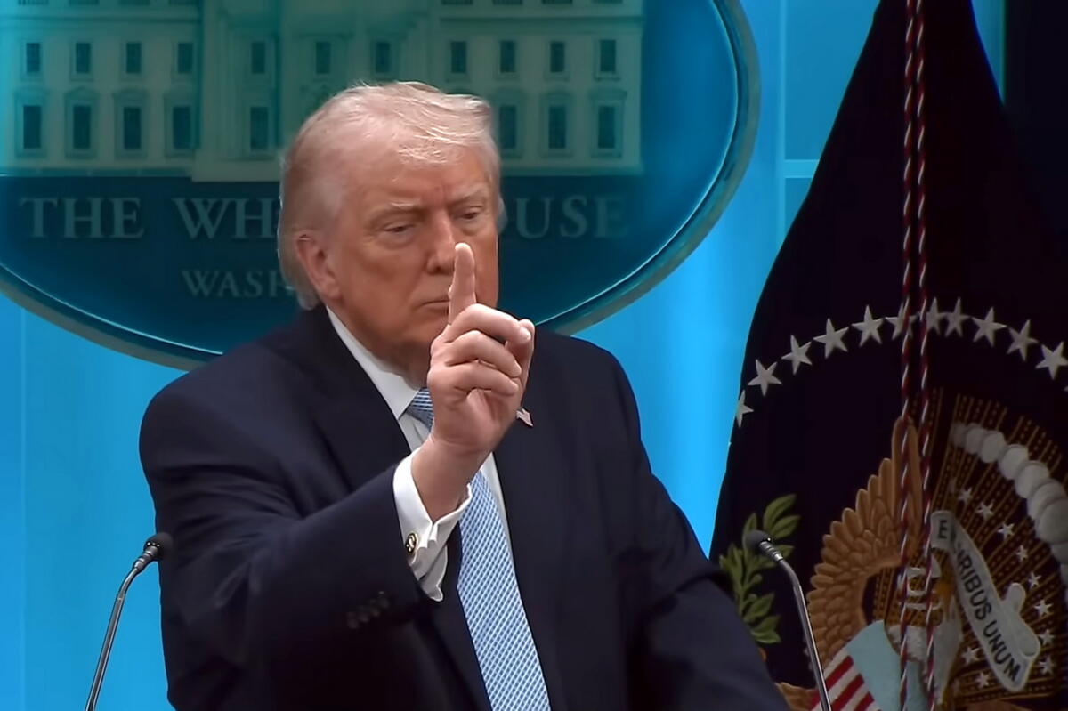 Ultimatum sull’Iran, Trump: “Stanotte morirà un’intera civiltà”. Raid su ponti e ferrovie, Teheran chiude i contatti