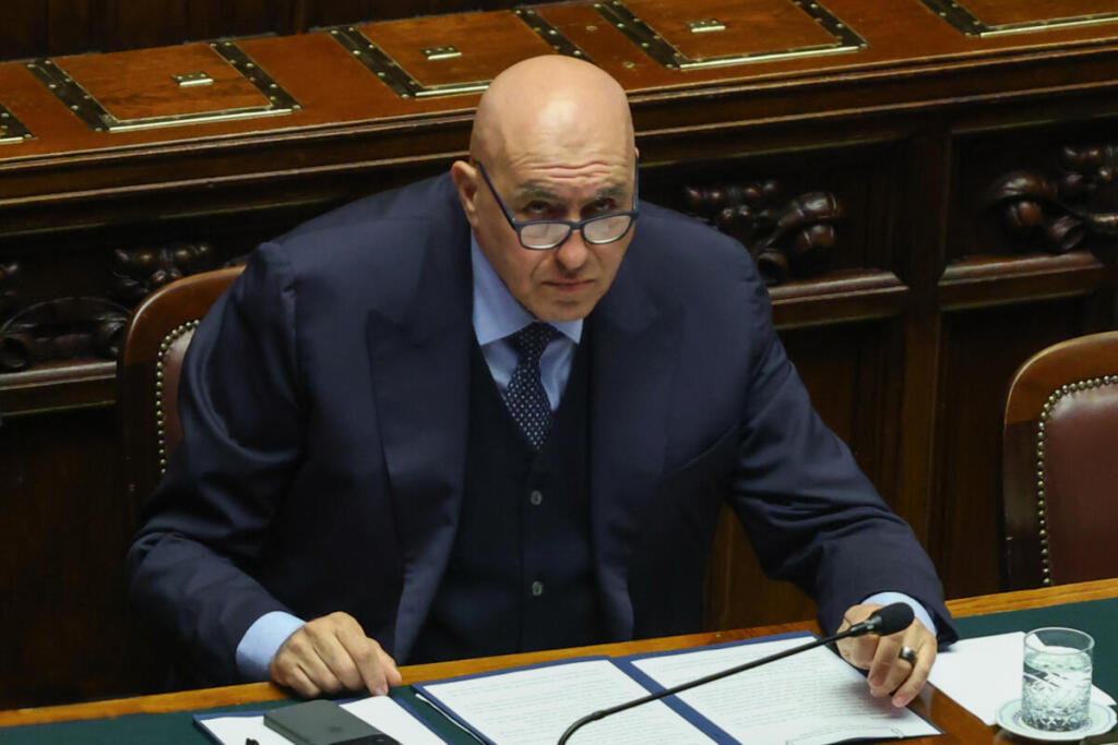 Basi Usa, Crosetto: “Accordi rispettati, Italia fuori dal conflitto”