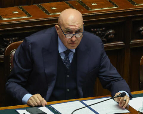 Basi Usa, Crosetto: “Accordi rispettati, Italia fuori dal conflitto”