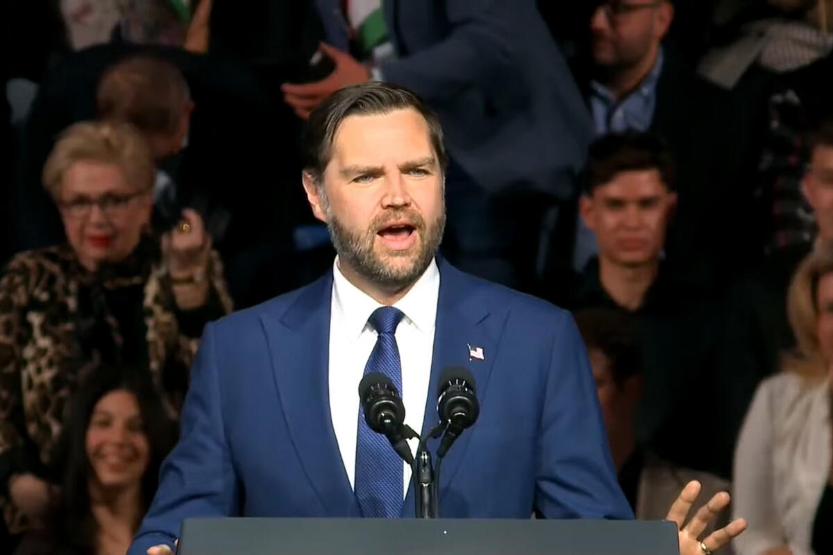 Vance a Budapest in vista delle elezioni: “Segnale ai burocrati di Bruxelles”. Orbán a Putin: “Sono al tuo servizio”