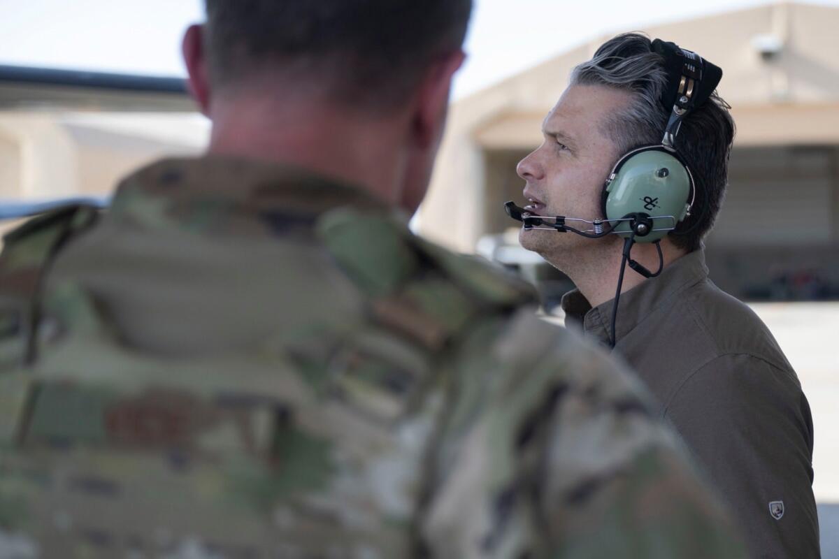 La rete religiosa che alimenta la narrativa crociata di Hegseth